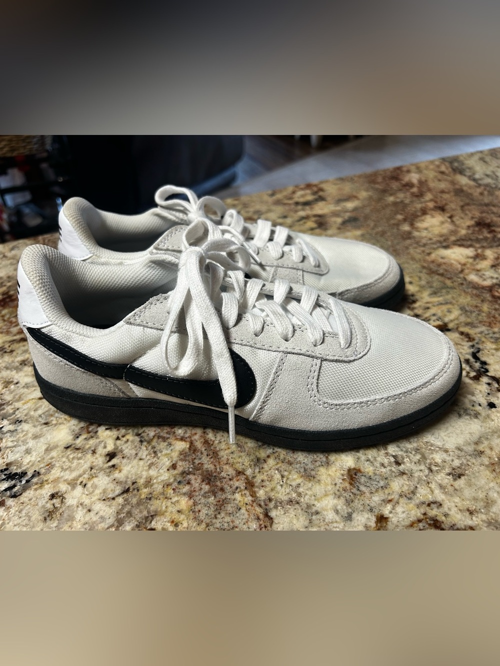 NEW Nike White Sneakers with Black Accents & Grip Soles Big Boy’s 6